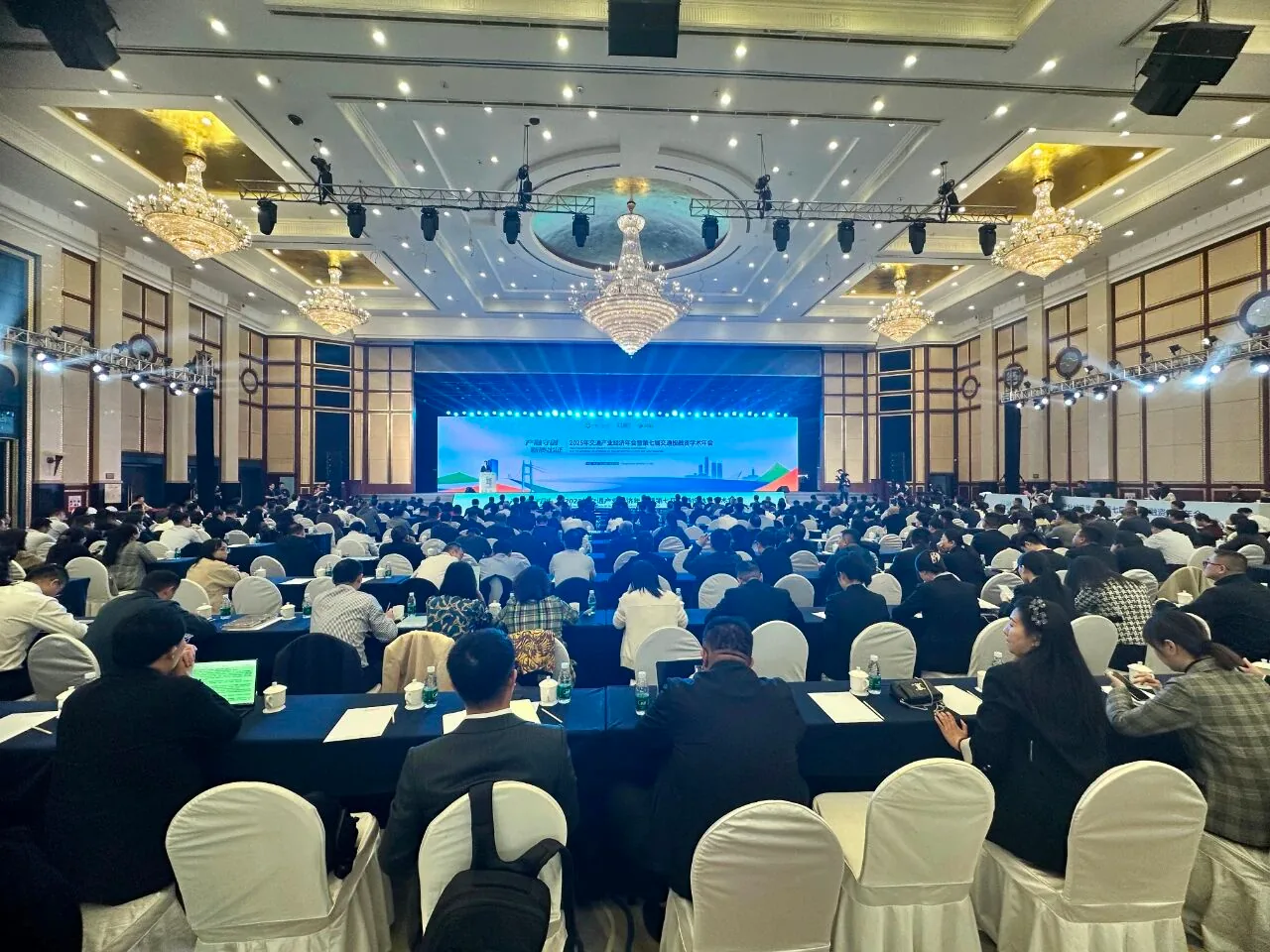 明树数据亮相 2025交通产业经济年会 以AI+大数据赋能智慧交通产融创新